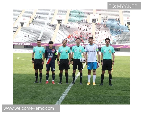 媒体人称赞山东队团结一致的精神和顽强拼搏的决心是成功的关键因素